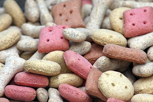 LES ALIMENTS POUR CHIENS, LA TAILLE DE LA CROQUETTE A-T-ELLE DE L'IMPORTANCE ?